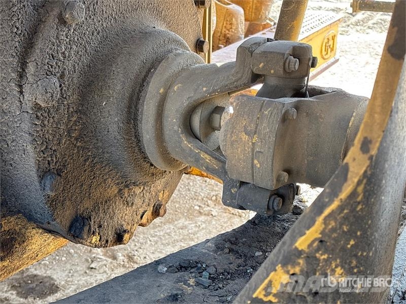 CAT 826G Kompaktorji tal