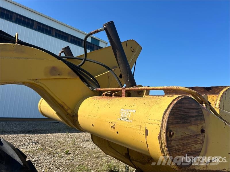 CAT 8C 4 Tire Hydraulic Pull Scraper Schaber