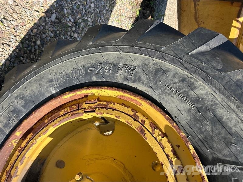 CAT 8C 4 Tire Hydraulic Pull Scraper Schaber