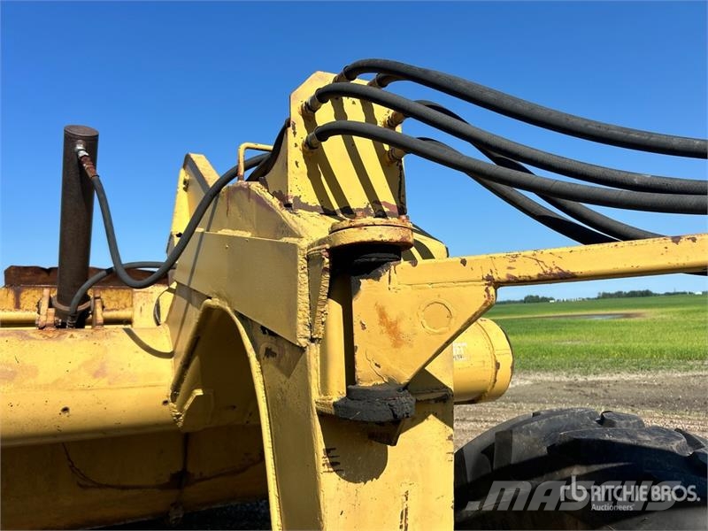 CAT 8C 4 Tire Hydraulic Pull Scraper Schaber