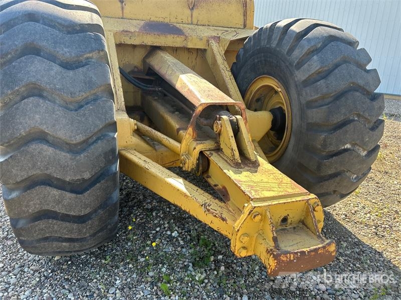 CAT 8C 4 Tire Hydraulic Pull Scraper Schaber