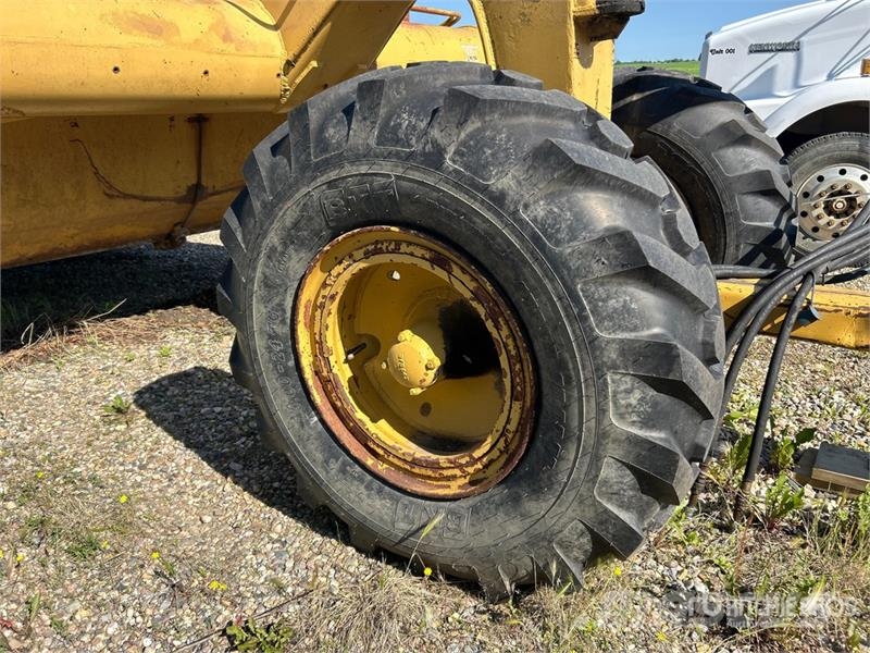 CAT 8C 4 Tire Hydraulic Pull Scraper Schaber