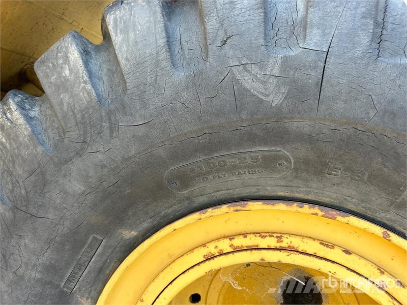 CAT 8C 4 Tire Hydraulic Pull Scraper Schaber