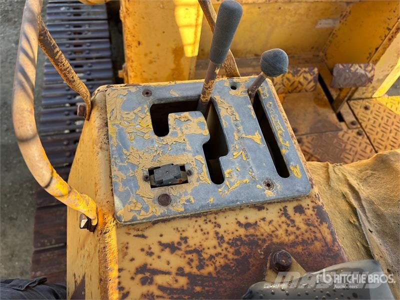 CAT 931 Lánctalpas homlokrakodók