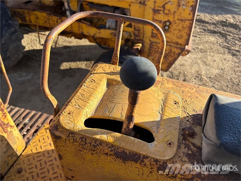 CAT 931 Lánctalpas homlokrakodók