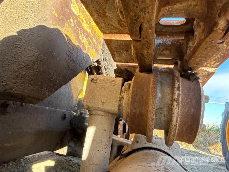 CAT 931 Lánctalpas homlokrakodók