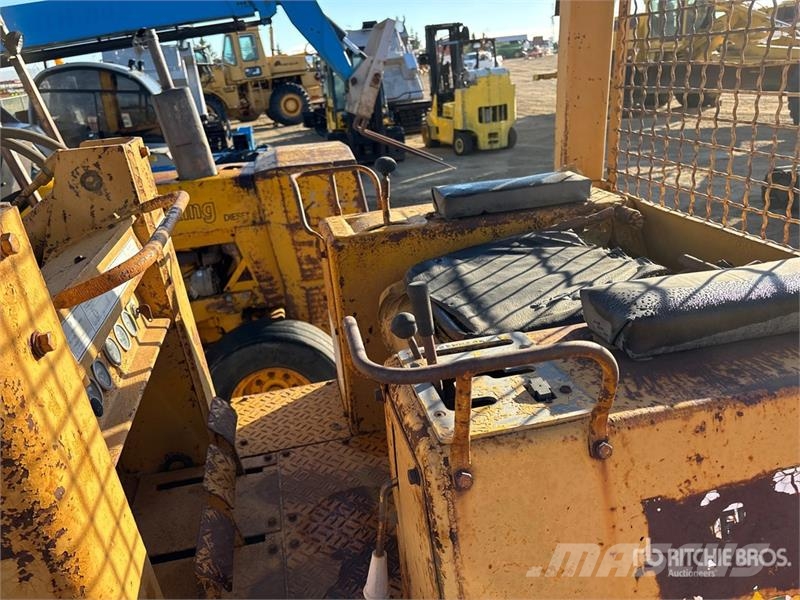 CAT 931 Lánctalpas homlokrakodók
