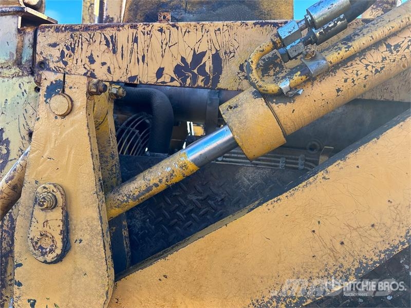 CAT 931 Lánctalpas homlokrakodók