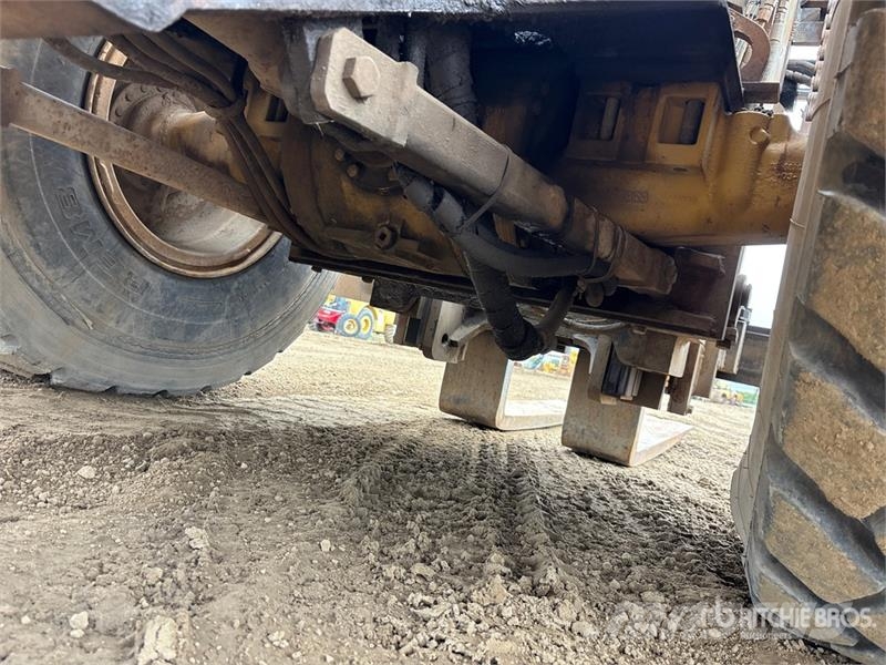 CAT 938G 22500 lb 4x4 Rough Terrain Forklift Rough terrain trucks