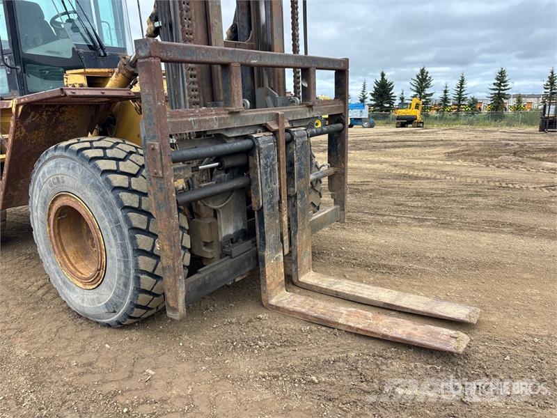 CAT 938G 22500 lb 4x4 Rough Terrain Forklift Rough terrain trucks