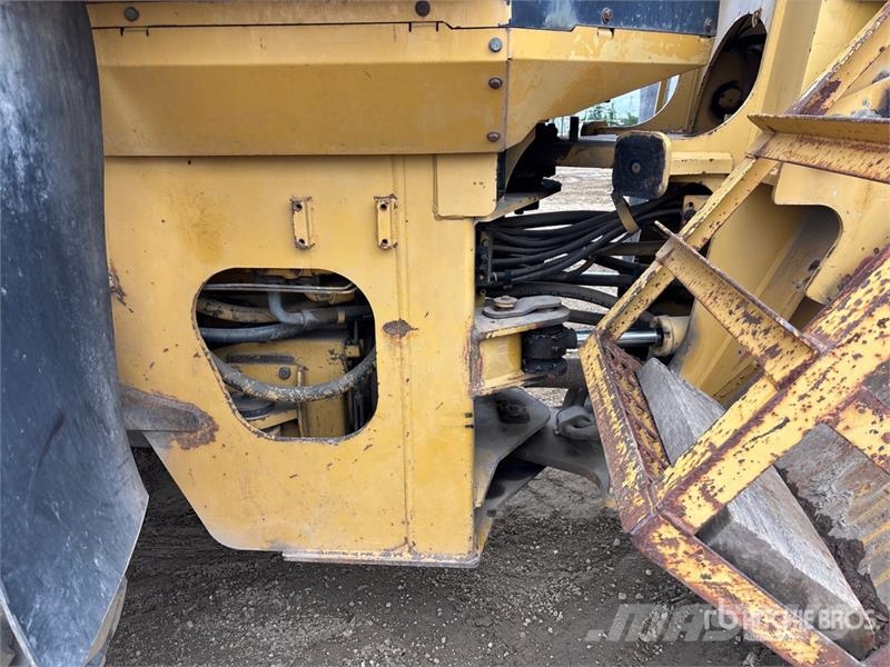 CAT 938G 22500 lb 4x4 Rough Terrain Forklift Rough terrain trucks