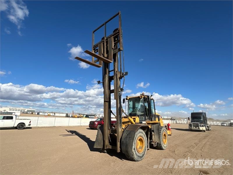 CAT 938G Rough Terrain Forklift Arazi tipi forklift