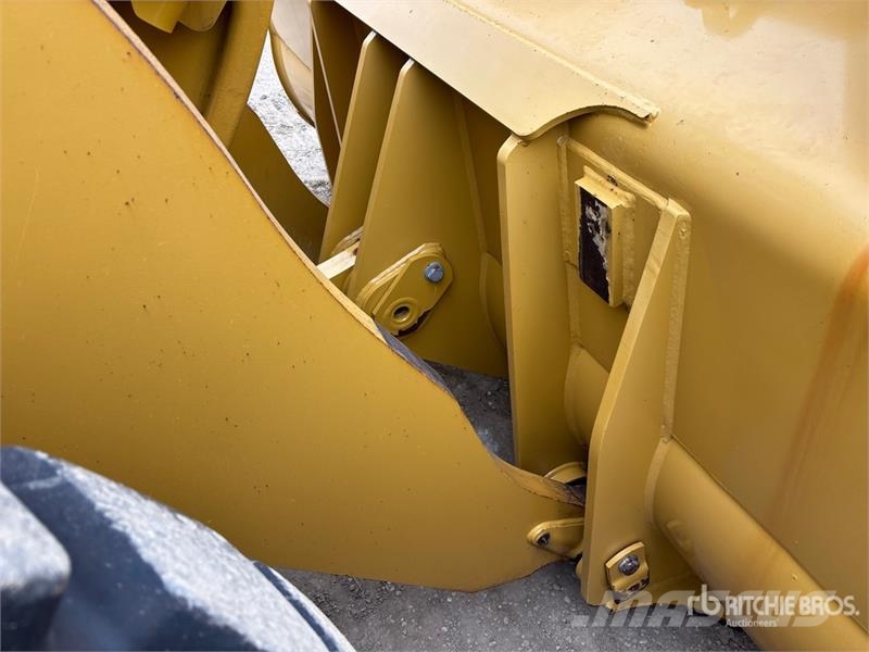 CAT 966 Wheel Loader Wielladers