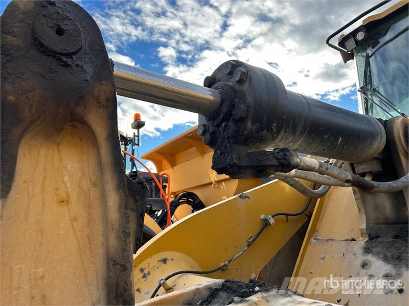 CAT 966M Wheel Loader Gumikerekes homlokrakodók