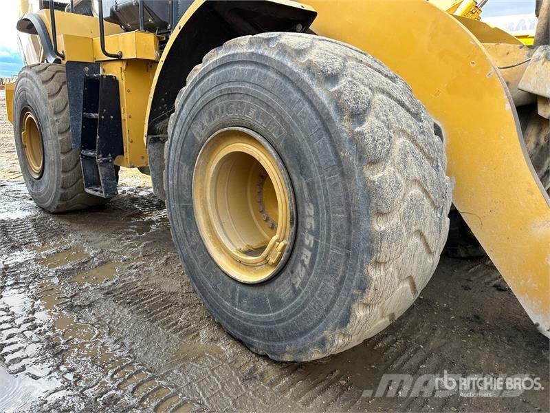 CAT 966M Wheel Loader Gumikerekes homlokrakodók