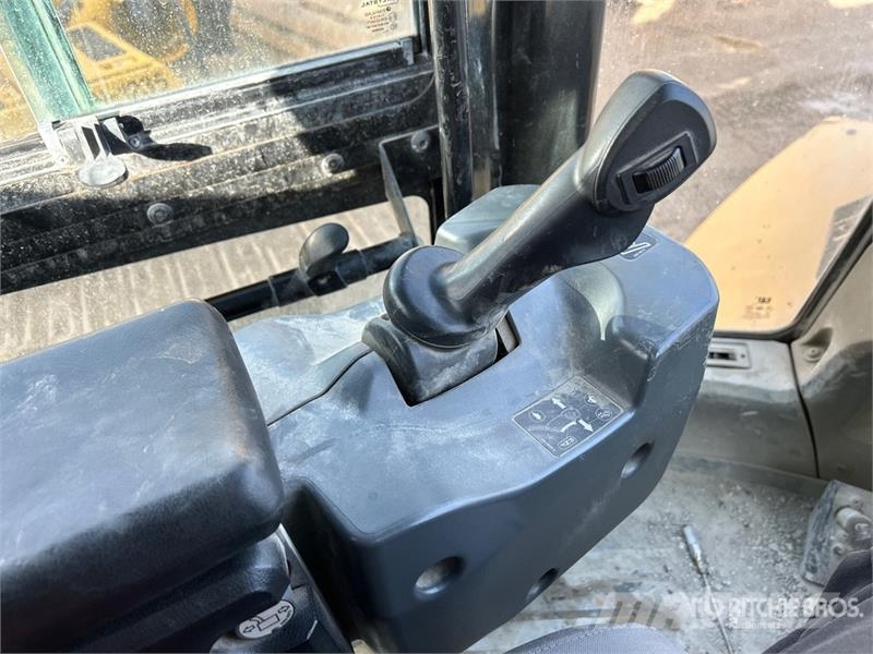 CAT 966M Wheel Loader Gumikerekes homlokrakodók