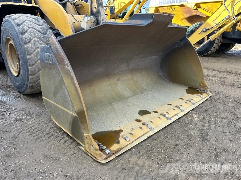 CAT 966M Wheel Loader Gumikerekes homlokrakodók