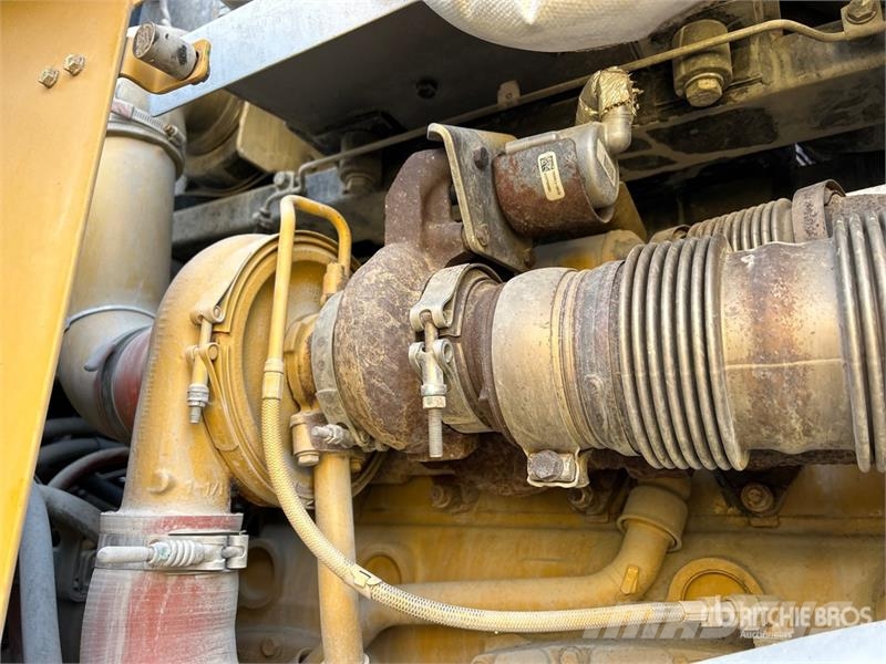 CAT 966M Wheel Loader Gumikerekes homlokrakodók
