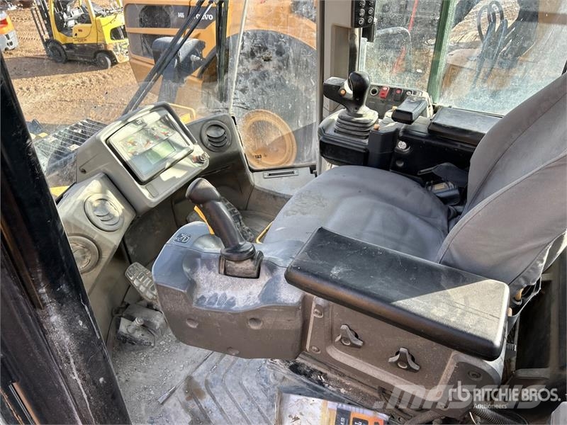 CAT 966M Wheel Loader Gumikerekes homlokrakodók