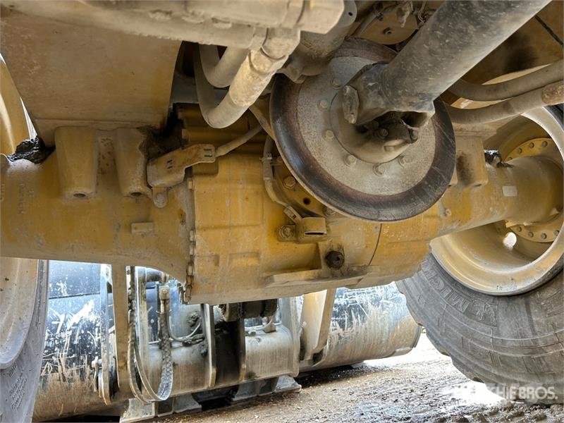 CAT 966M Wheel Loader Gumikerekes homlokrakodók