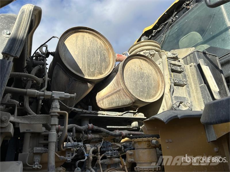 CAT 966M Wheel Loader Gumikerekes homlokrakodók