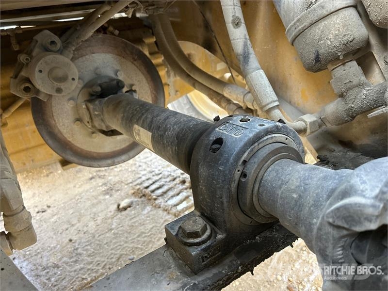 CAT 966M Wheel Loader Gumikerekes homlokrakodók