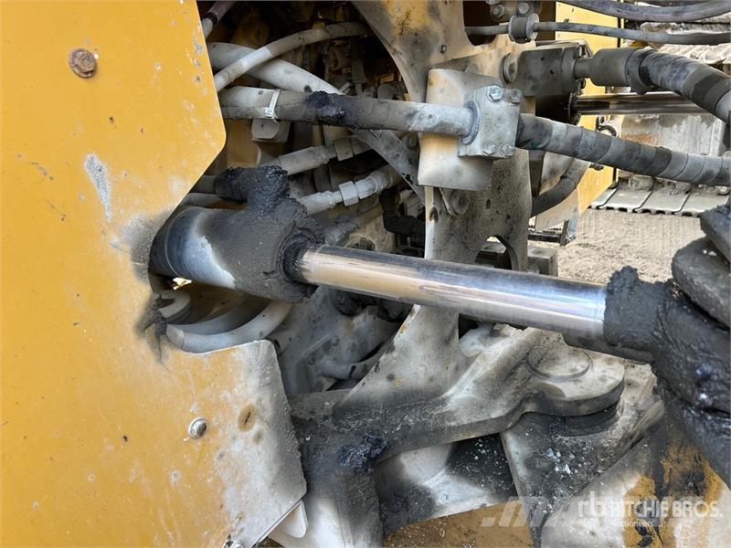 CAT 966M Wheel Loader Gumikerekes homlokrakodók