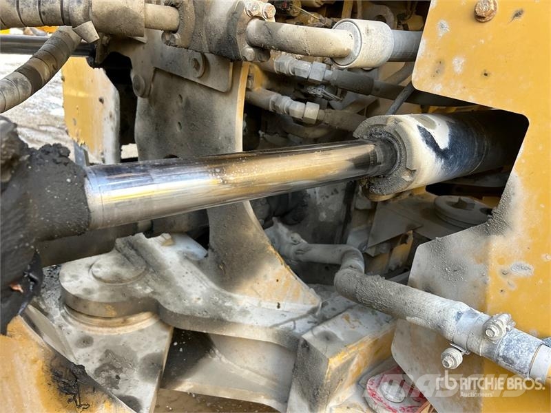 CAT 966M Wheel Loader Gumikerekes homlokrakodók
