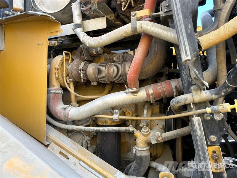 CAT 966M Wheel Loader Gumikerekes homlokrakodók