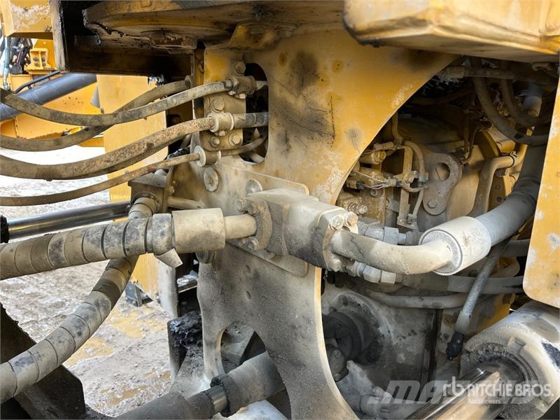 CAT 966M Wheel Loader Gumikerekes homlokrakodók