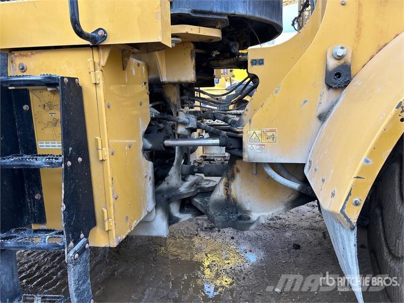 CAT 966M Wheel Loader Gumikerekes homlokrakodók