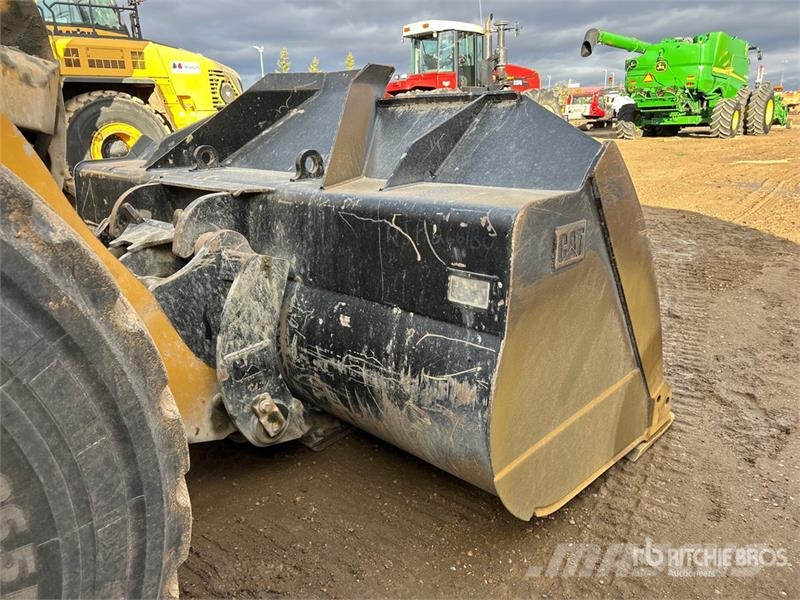 CAT 966M Wheel Loader Gumikerekes homlokrakodók