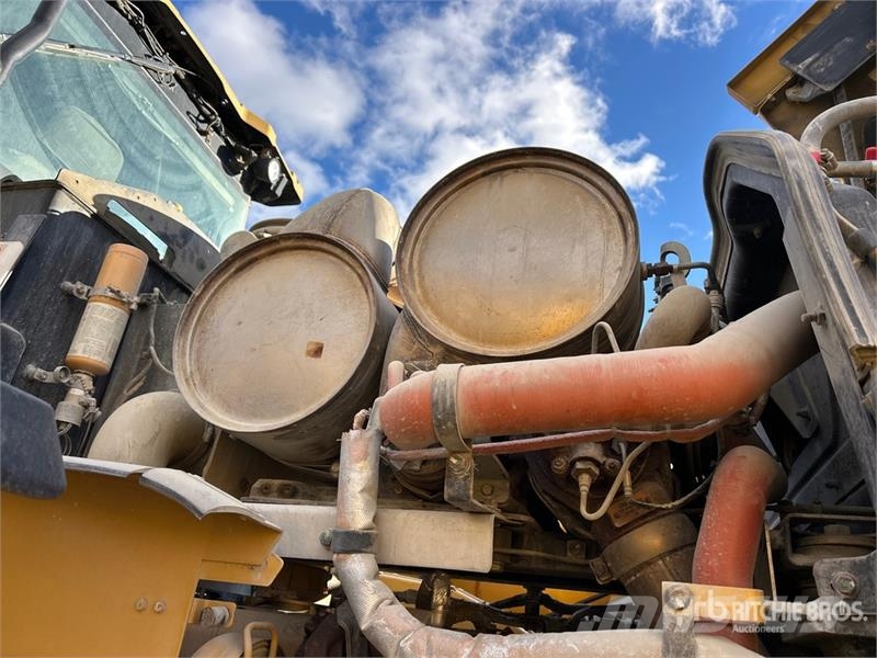 CAT 966M Wheel Loader Gumikerekes homlokrakodók
