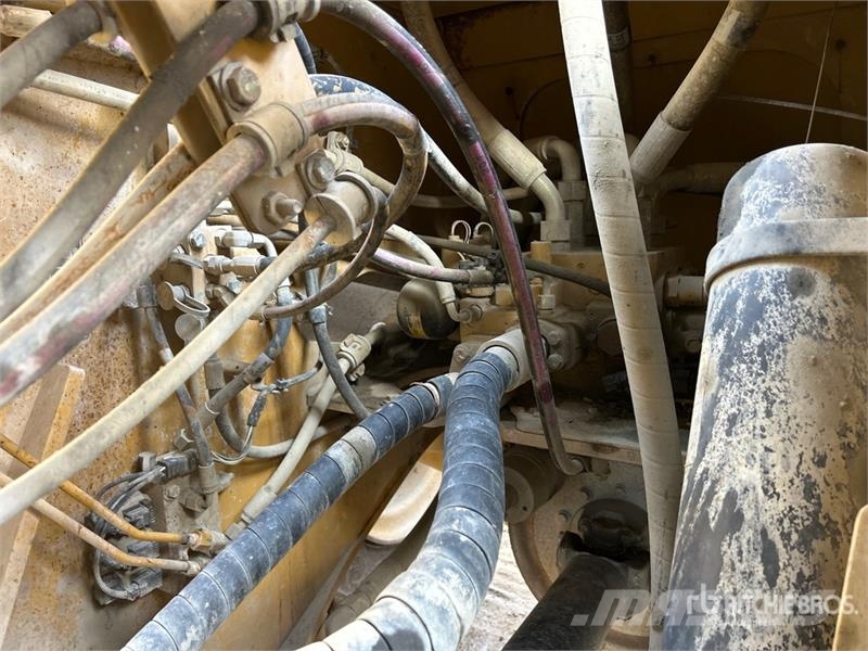 CAT 966M Wheel Loader Gumikerekes homlokrakodók