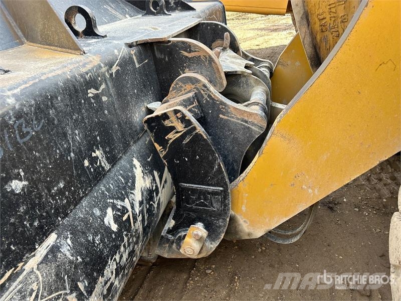 CAT 966M Wheel Loader Gumikerekes homlokrakodók