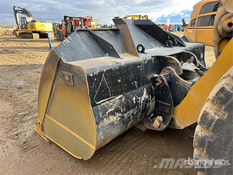 CAT 966M Wheel Loader Gumikerekes homlokrakodók