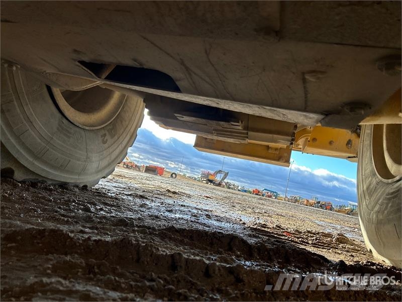 CAT 966M Wheel Loader Gumikerekes homlokrakodók