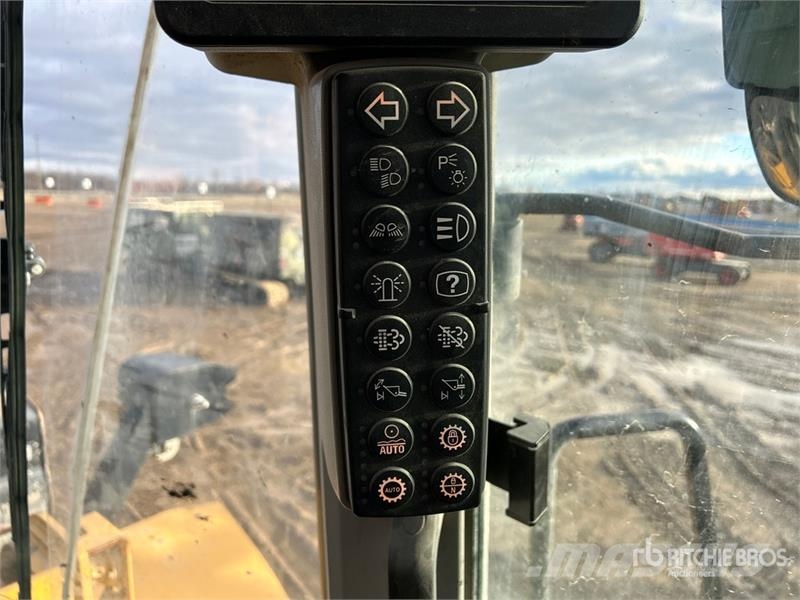 CAT 966M Wheel Loader Gumikerekes homlokrakodók