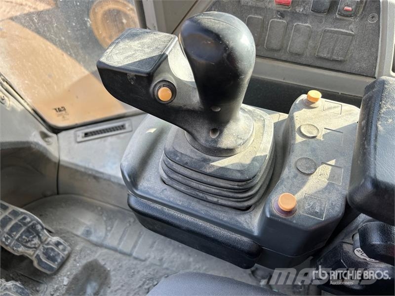 CAT 966M Wheel Loader Gumikerekes homlokrakodók