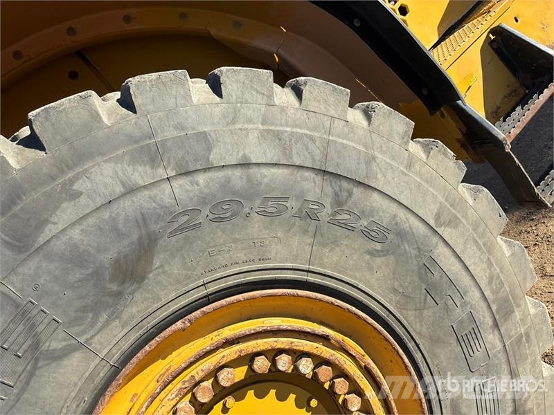 CAT 980K لوادر بعجل