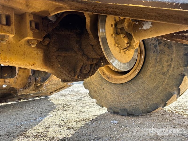 CAT 980M Gumikerekes homlokrakodók