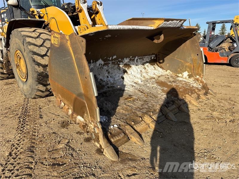 CAT 980M Gumikerekes homlokrakodók