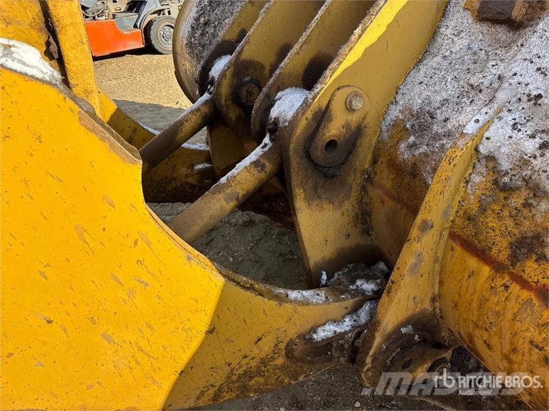 CAT 980M Gumikerekes homlokrakodók