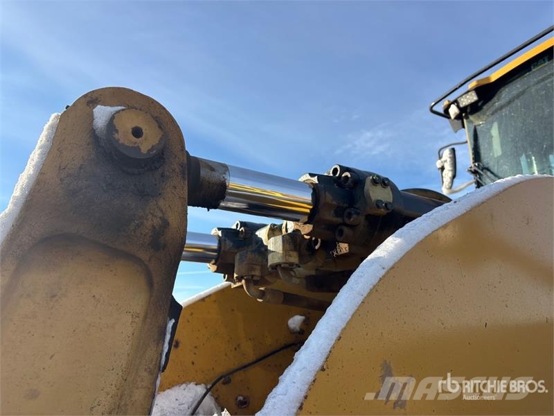 CAT 980M Gumikerekes homlokrakodók