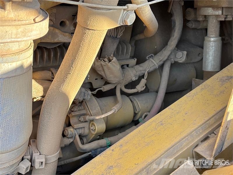 CAT 980M Gumikerekes homlokrakodók