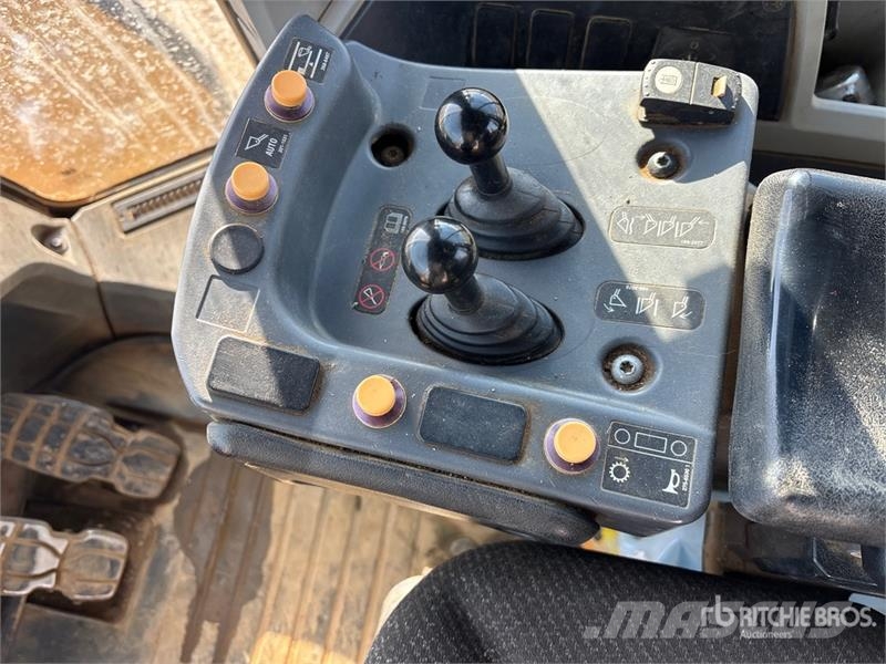 CAT 980M Gumikerekes homlokrakodók