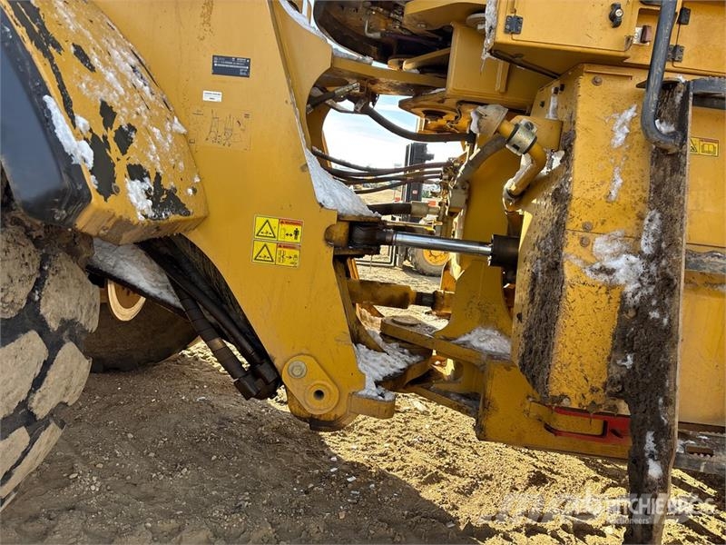 CAT 980M Gumikerekes homlokrakodók