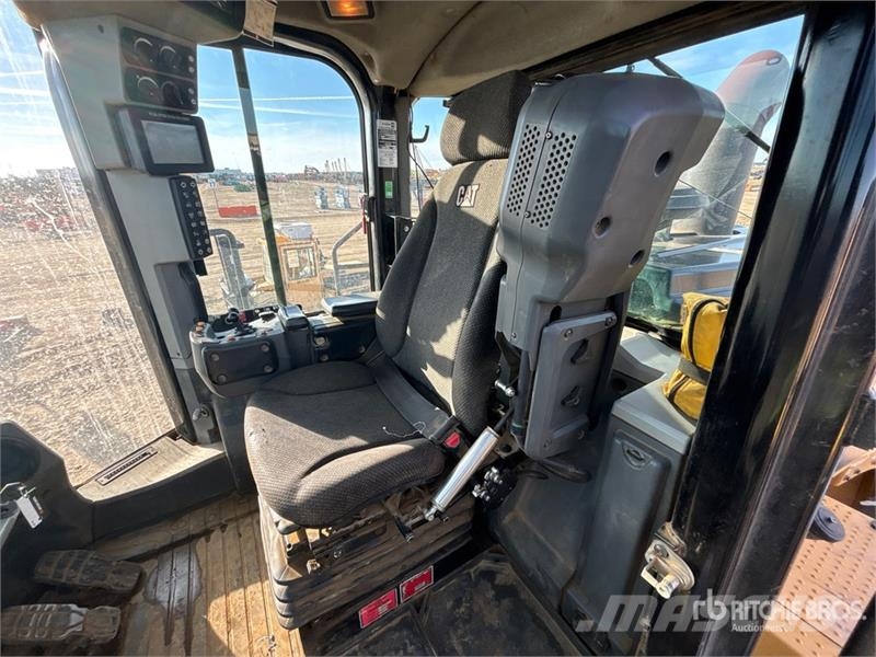 CAT 980M Gumikerekes homlokrakodók