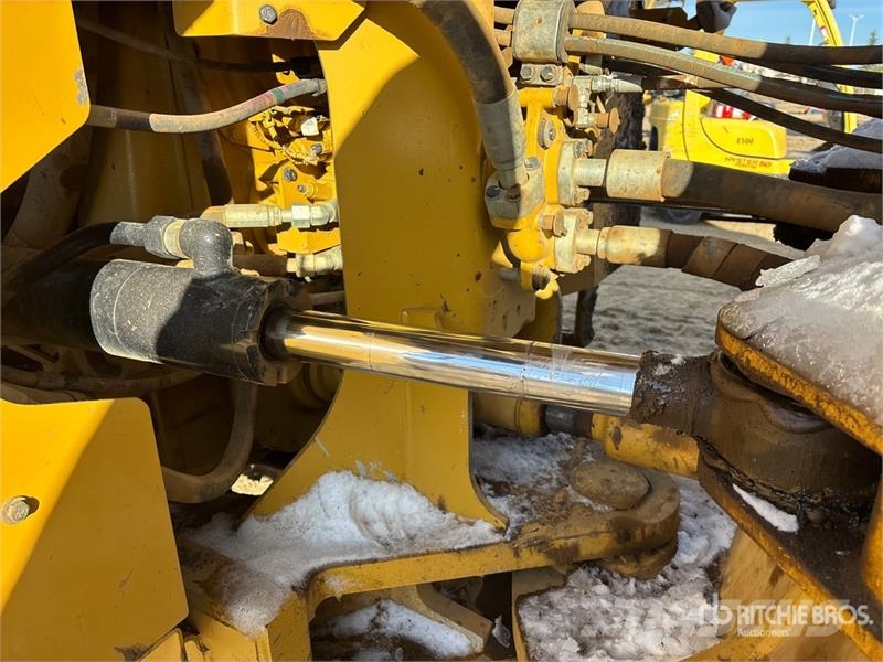 CAT 980M Gumikerekes homlokrakodók