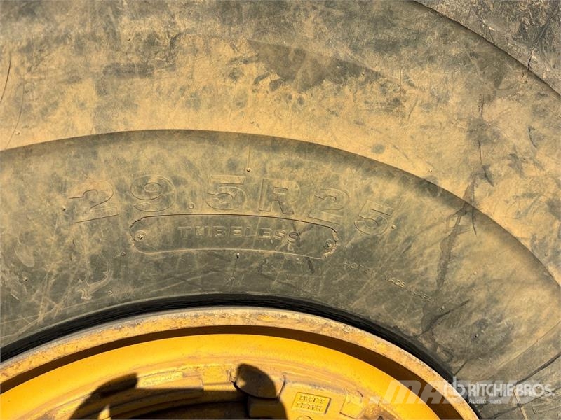 CAT 980M Gumikerekes homlokrakodók
